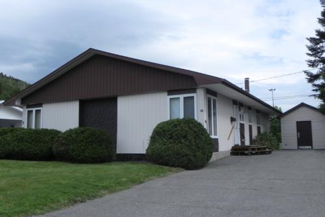 Edmundston, N.B. E3V 3G5, 4 Bedrooms Bedrooms, ,2 BathroomsBathrooms,Multi Apt Building,For sale,NB033127