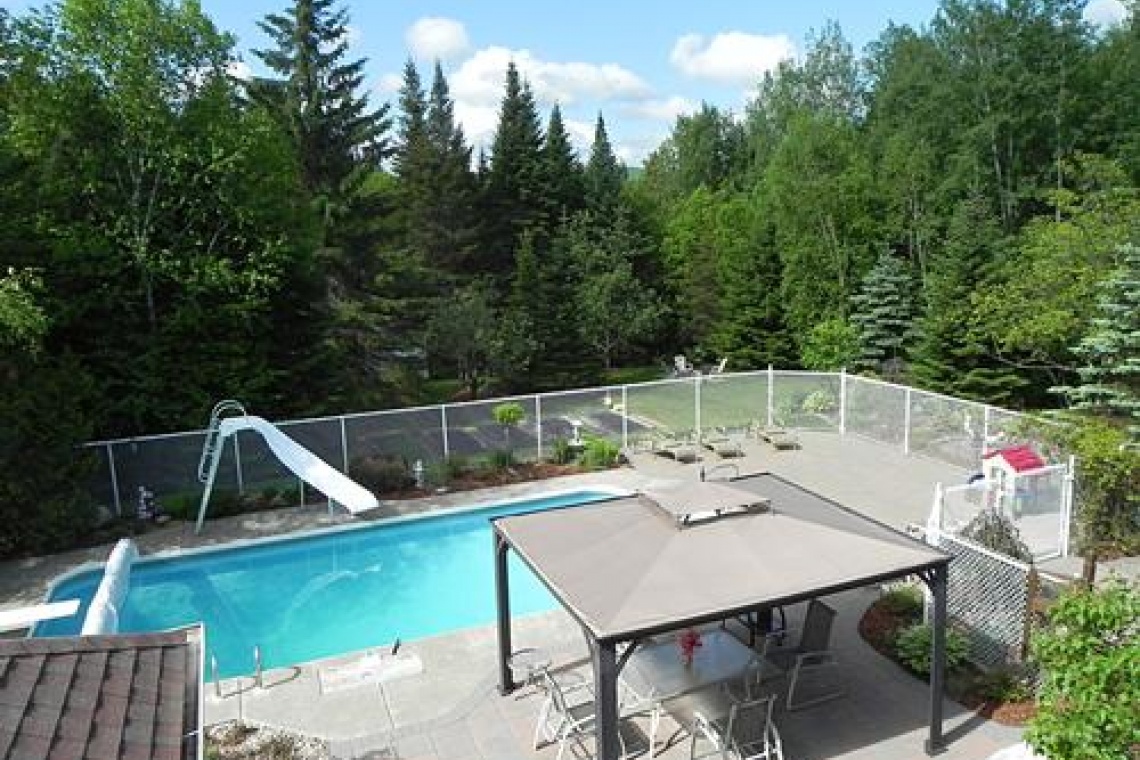 Edmundston, (N.-B.) E3V 4J4, 5 Chambre Chambre, ,3 Salles de bainSalles de bain,Résidentiel,À vendre,NB054916