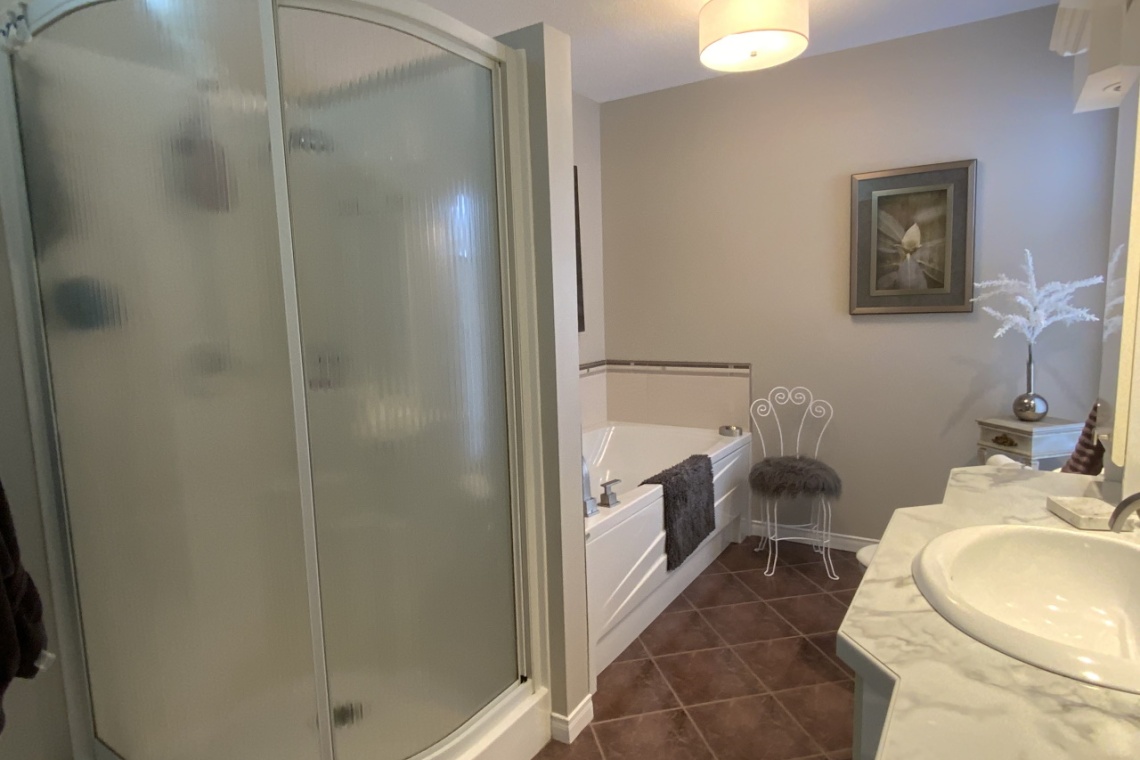 Edmundston, (N.-B.) E7B 4C8, 4 Chambre Chambre, ,2 Salles de bainSalles de bain,Résidentiel,À vendre,NB056230