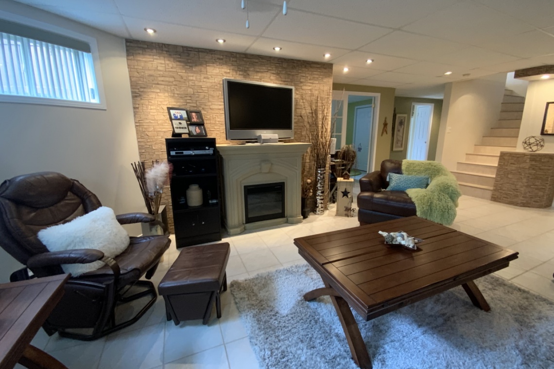 Edmundston, (N.-B.) E3V 4B2, ,Résidentiel,À vendre,1002